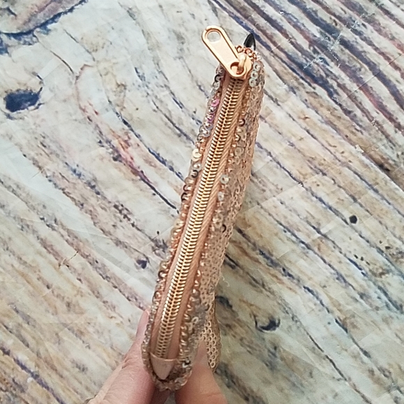 Typo Coin Pouch - Picture 3 of 8